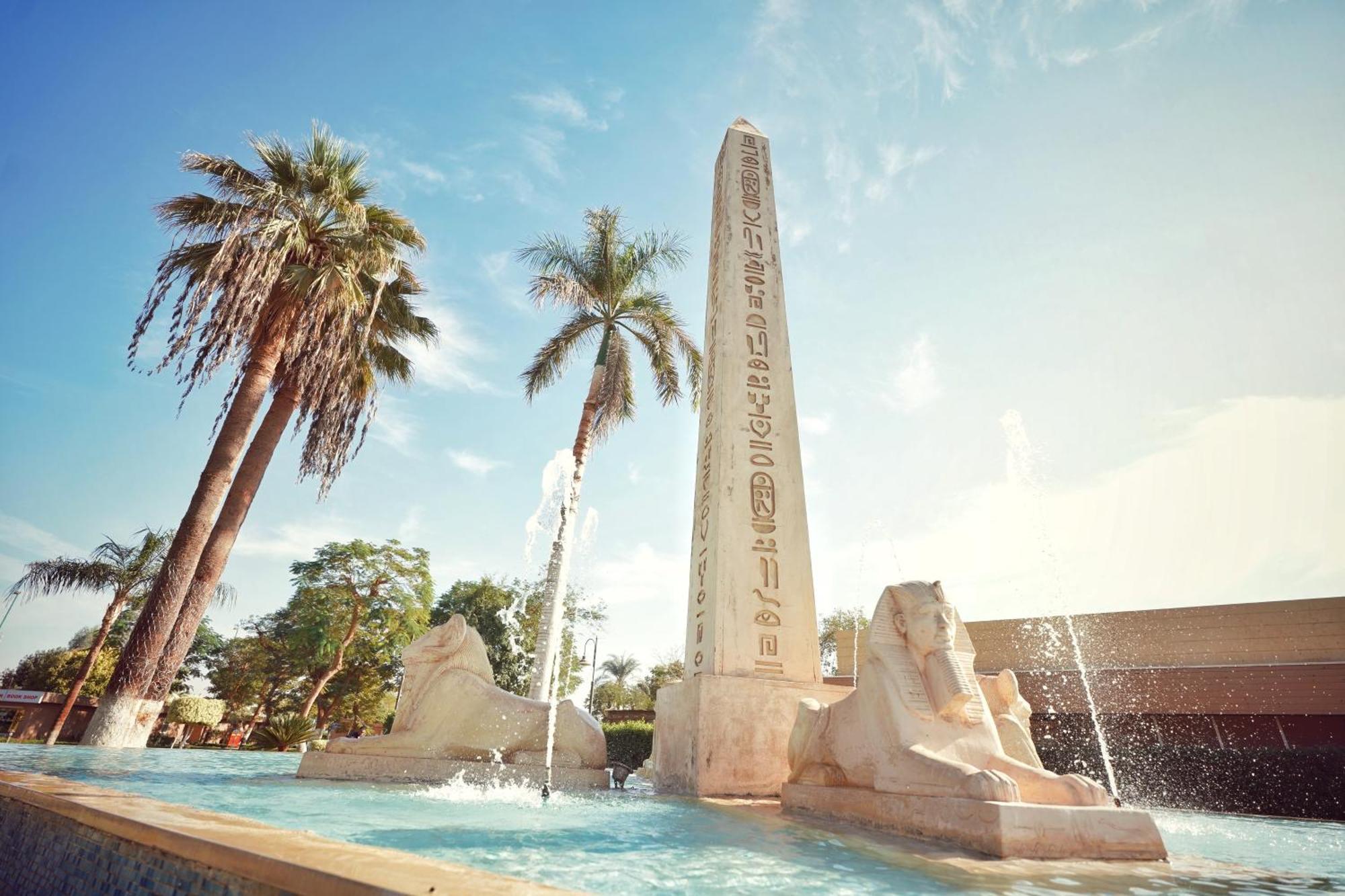 Jolie Ville Hotel & Spa Kings Island Luxor Eksteriør billede Obelisk of Amenemhet III at the entrance of the Egyptian Museum