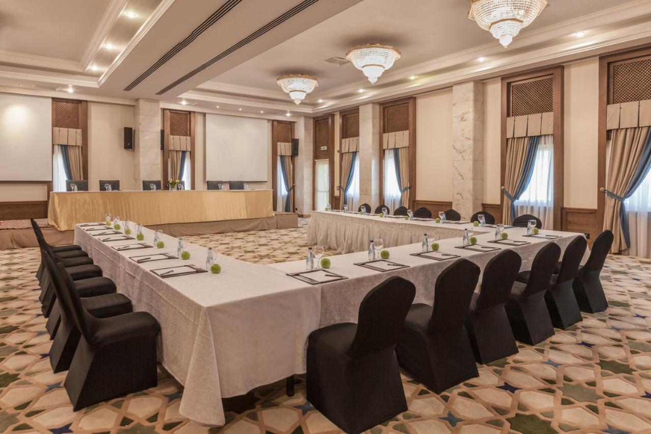 Jolie Ville Hotel & Spa Kings Island Luxor Eksteriør billede Meeting room at the hotel